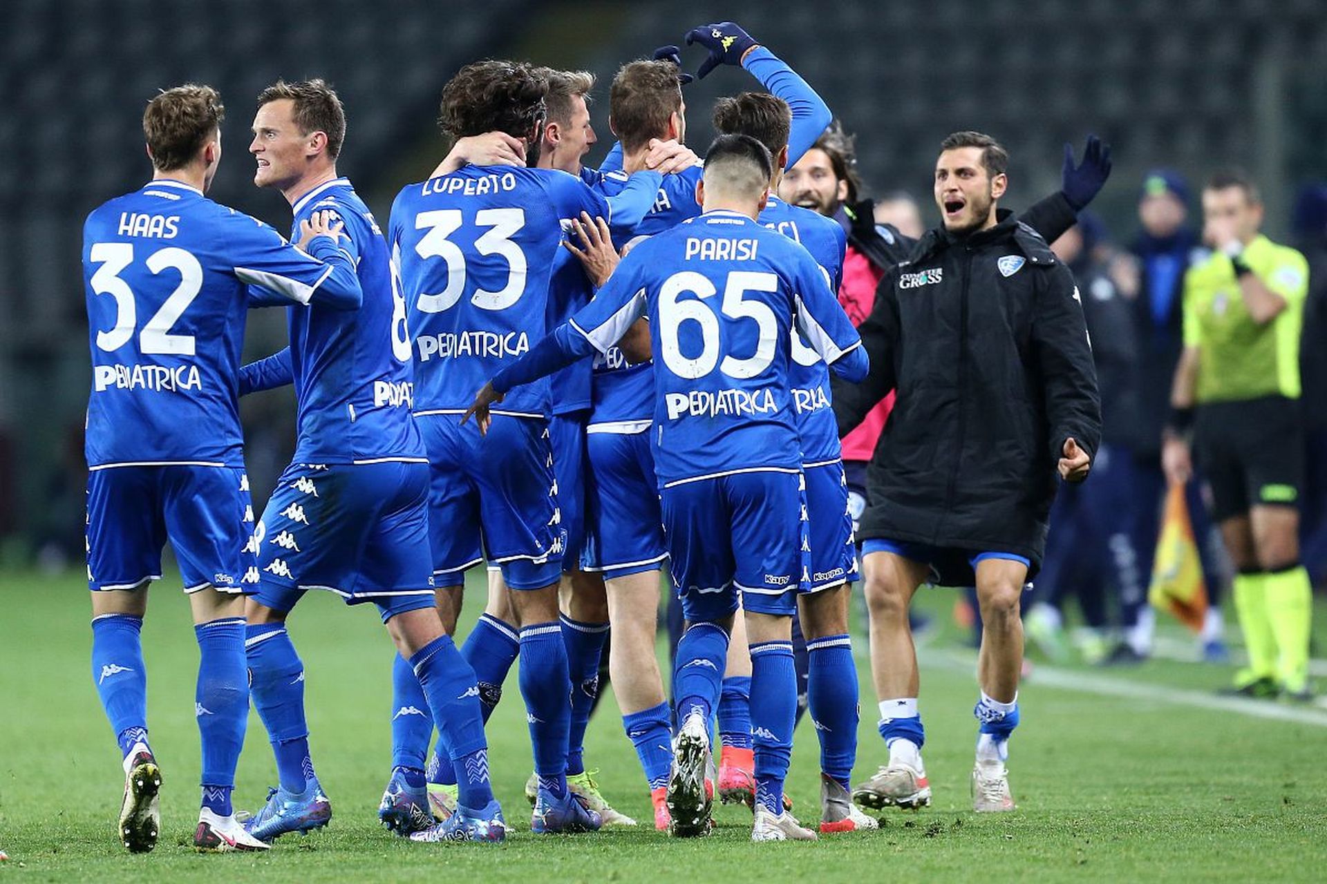 鹿队强劲 鹿队强劲